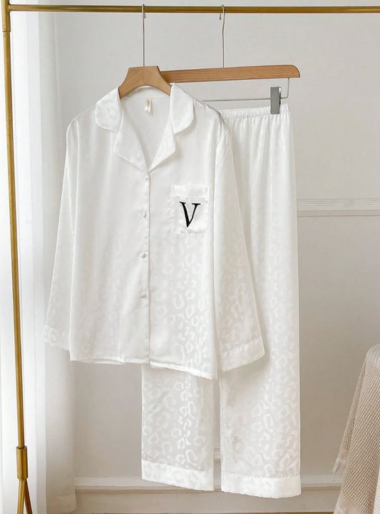 Pyjama Femme Léopard Blanc – Ensemble Long Chic & Confort