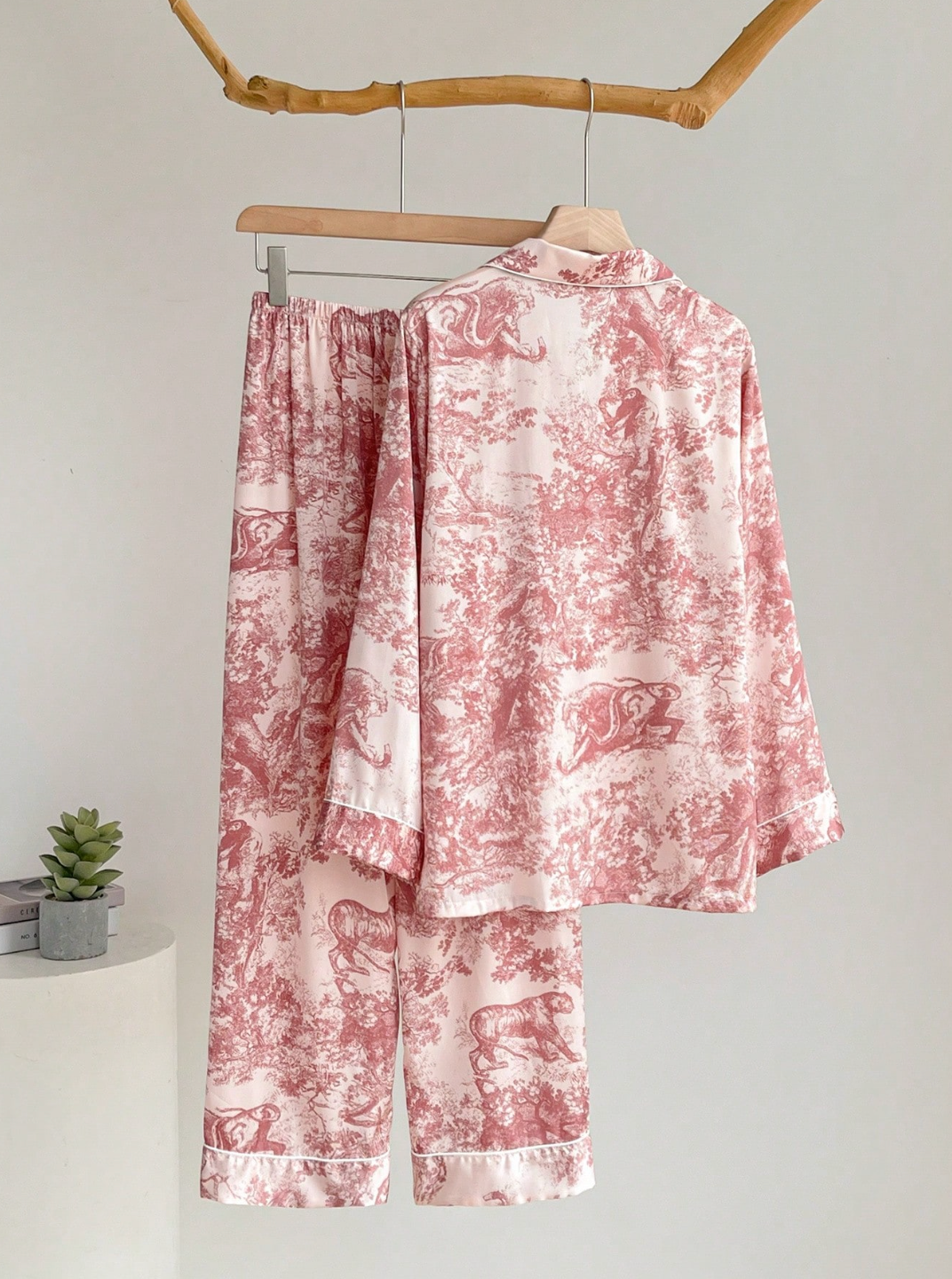 Pyjama Femme Satin de Soie Rose Imprimé – Ensemble Chic Manches Longues