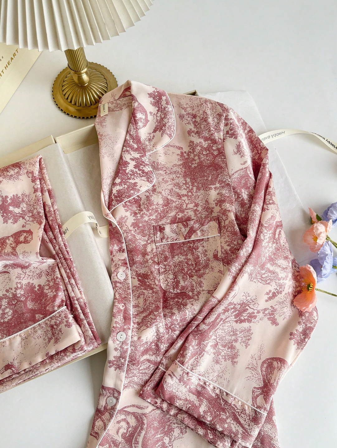 Pyjama Femme Satin de Soie Rose Imprimé – Ensemble Chic Manches Longues