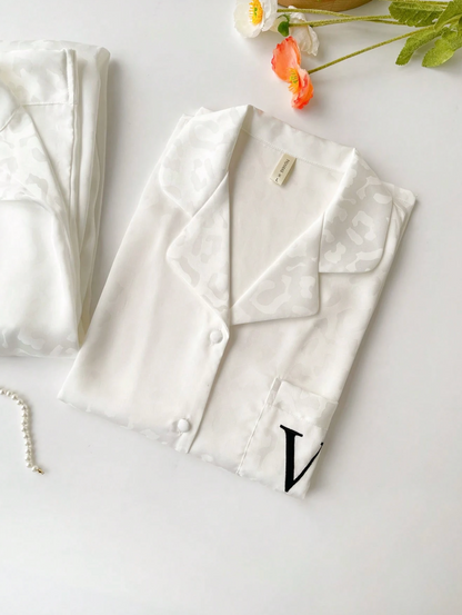 Pyjama Femme Léopard Blanc – Ensemble Long Chic & Confort