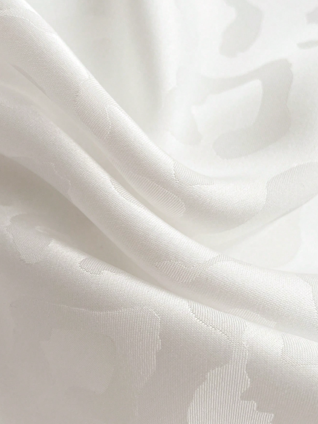 Pyjama Femme Léopard Blanc – Ensemble Long Chic & Confort