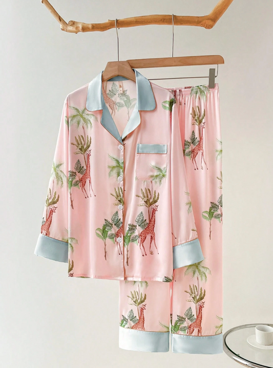 Pyjama Femme Satin Tropical – Imprimé Animal, Chemise & Pantalon