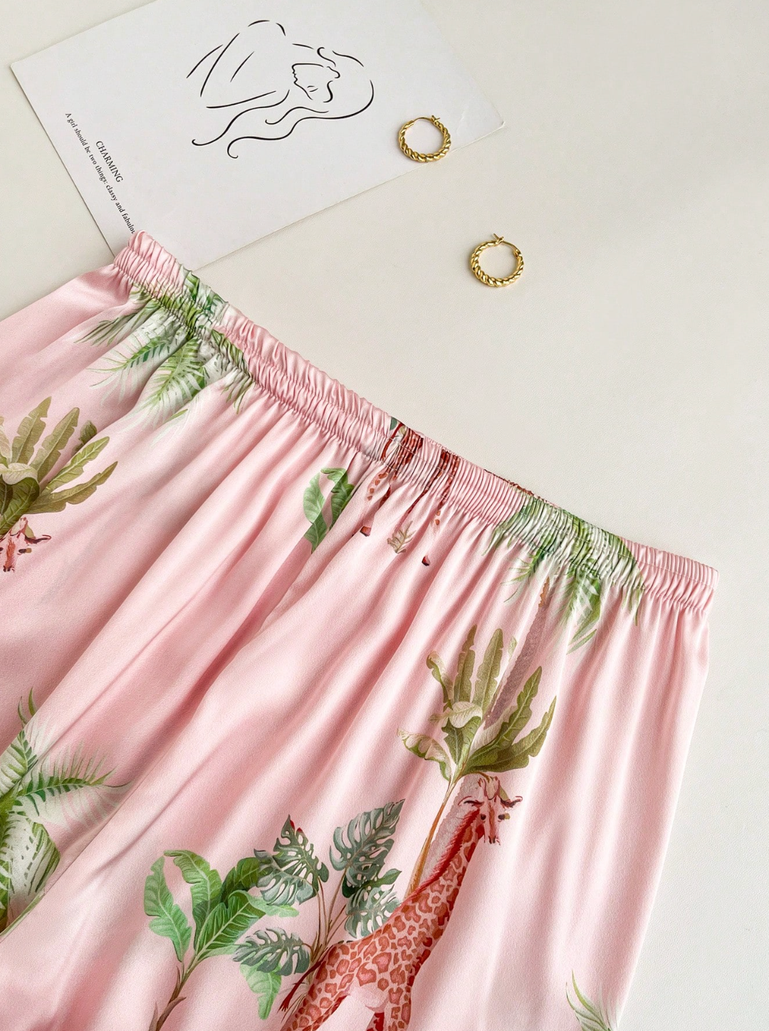 Pyjama Femme Satin Tropical – Imprimé Animal, Chemise & Pantalon