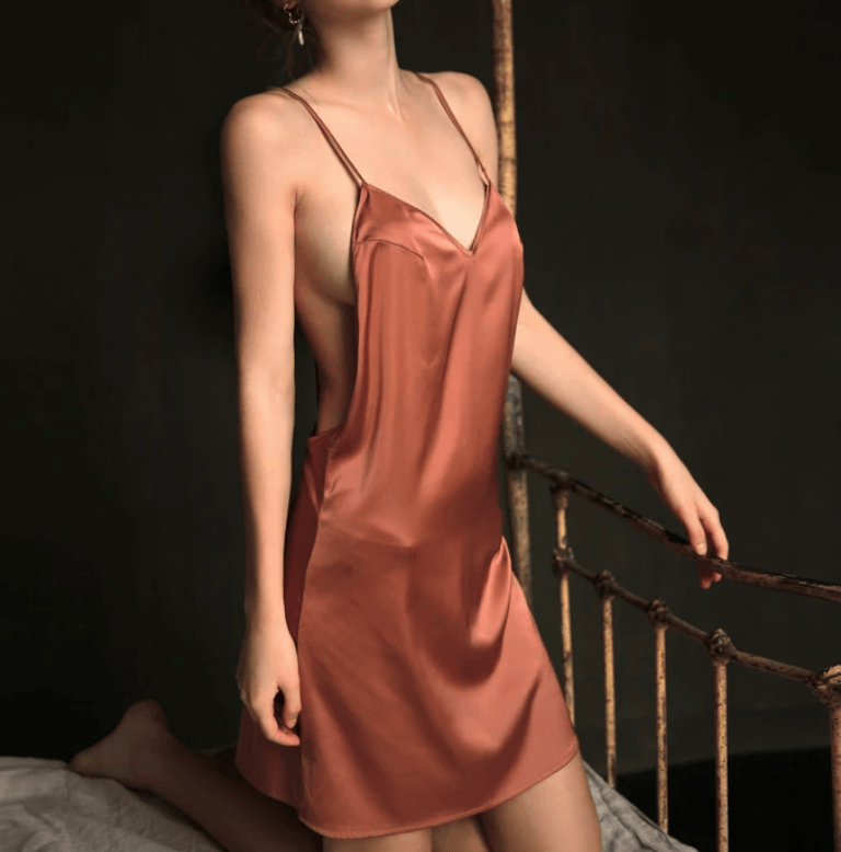 Lingeries Féminine Nuisette en soie dos nu